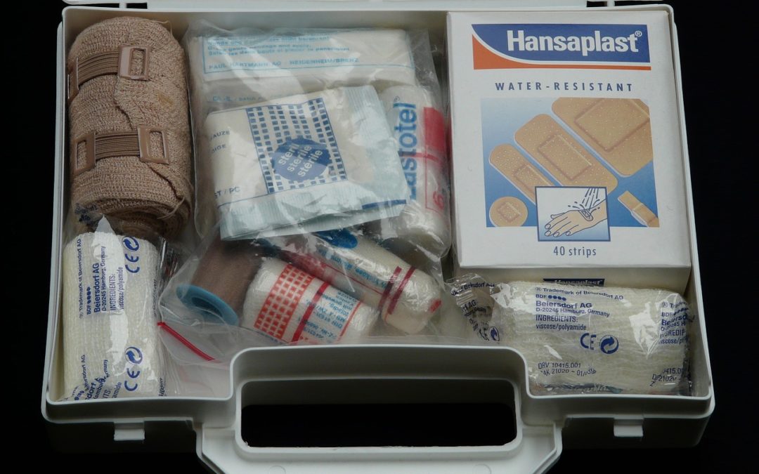 la trousse de premiers secours à avoir dans la voiture