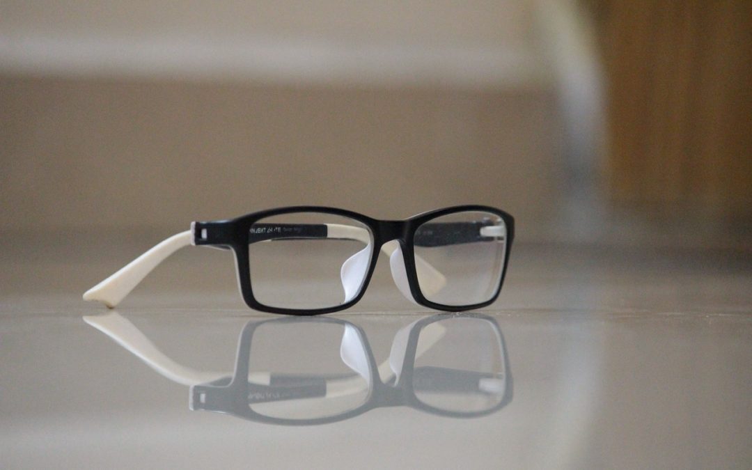 des lunettes de réserve dans la voiture