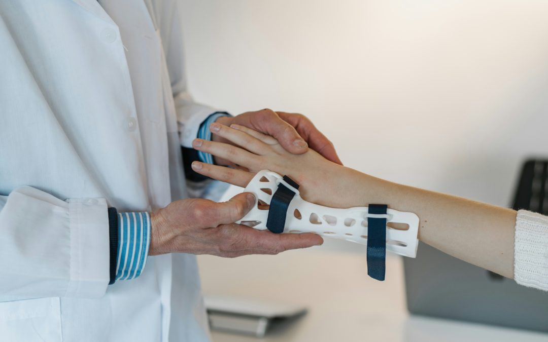Peut-on prendre le volant avec un plâtre ou une attelle ?