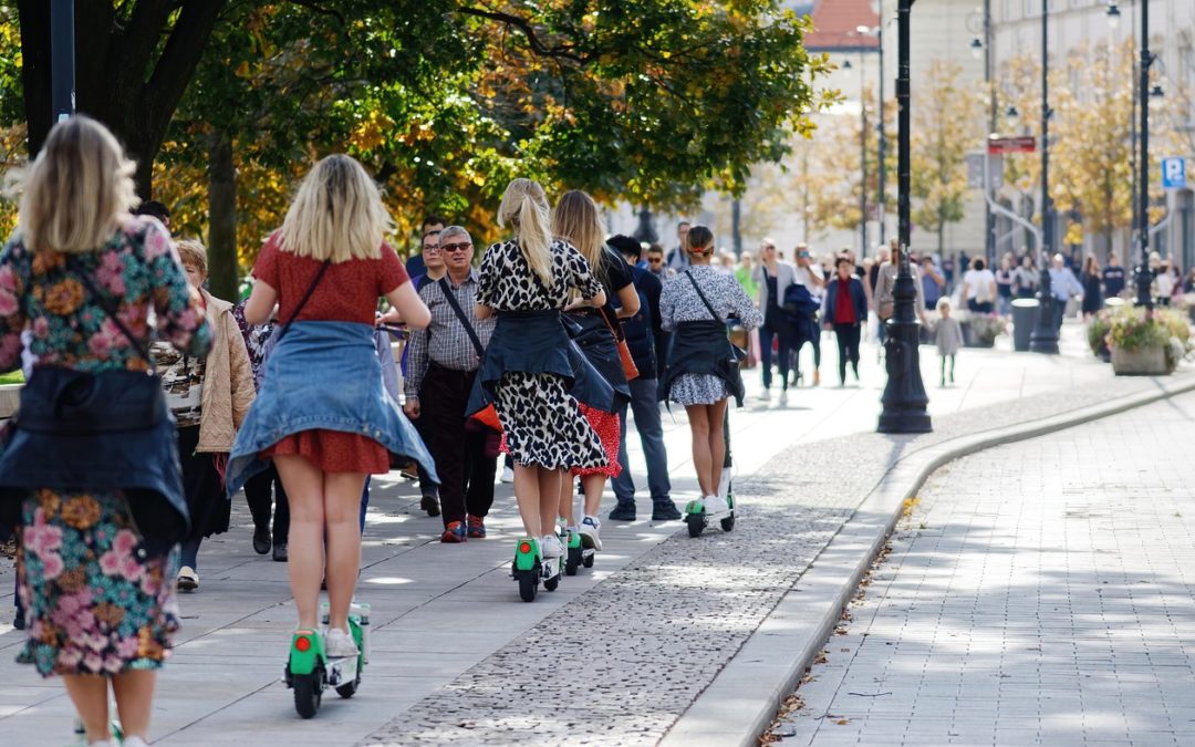 Partager la route avec les trottinettes