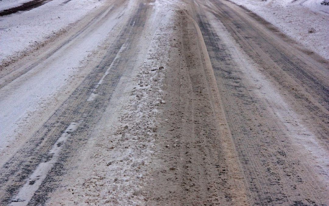 Comment réagir en cas de route glissante ?